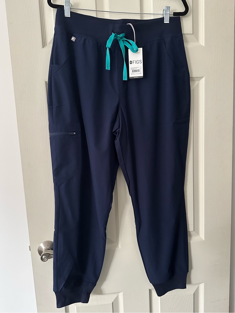 FIGS - NWT - Women’s HW Navy Zamora FREEX Lined Petite Jogger Scrub Pants